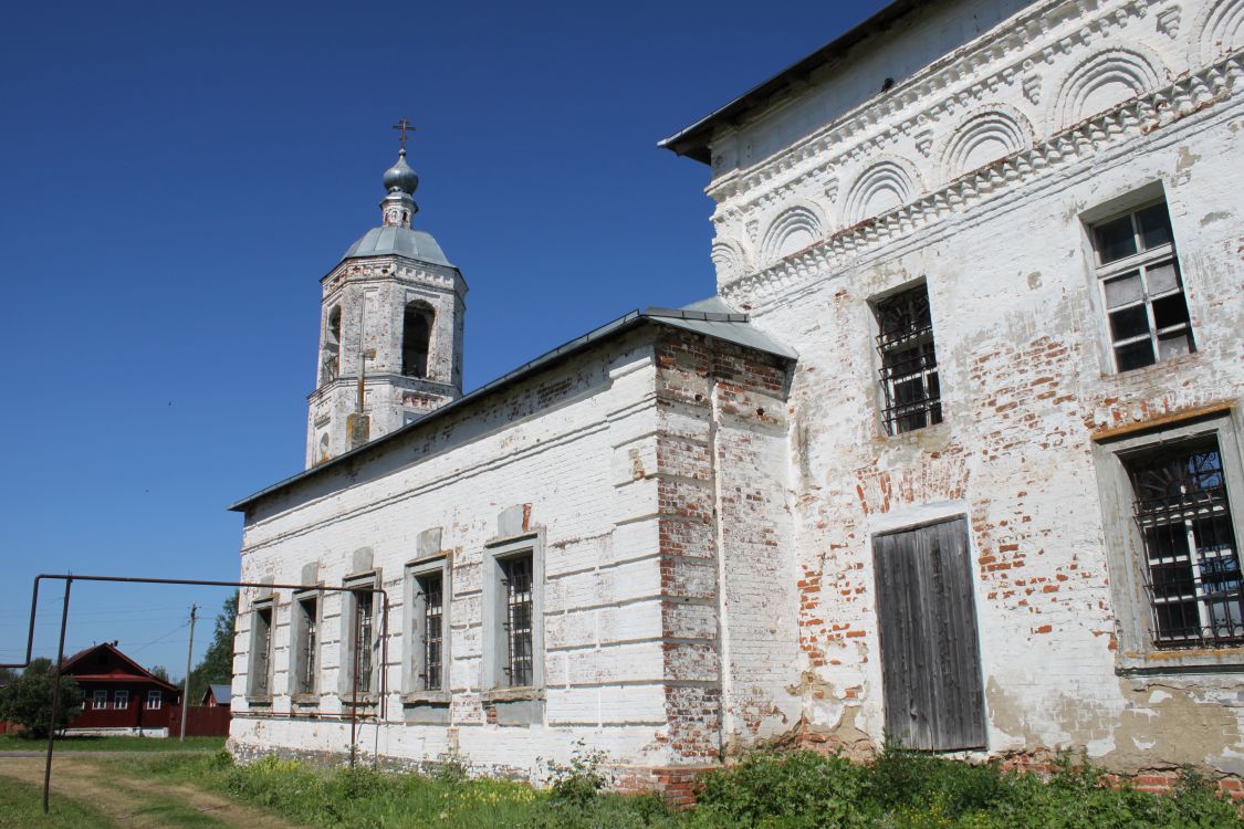 Церковь Ефрема Сирина, Омутское (Суздальский район, Владимирская область). архитектурные детали, Южный фасад трапезной и основного объема