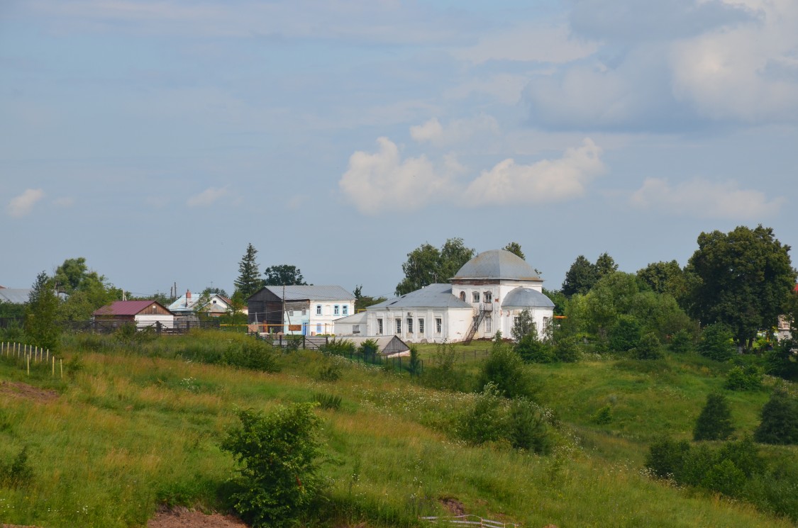 Барское Городище. Церковь Троицы Живоначальной. общий вид в ландшафте