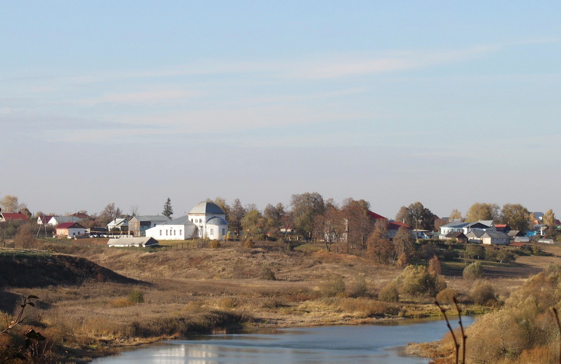 Барское Городище. Церковь Троицы Живоначальной. общий вид в ландшафте