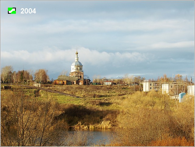 Гавриловское. Храмовый комплекс. Церкви Богоявления Господня и Зачатия Иоанна Предтечи. общий вид в ландшафте, Общий вид ансамбля в селе Гавриловское с Юга