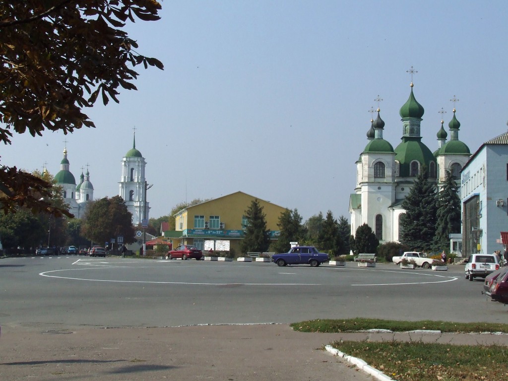 Церковь Вознесения Господня, Козелец (Черниговский район, Украина, Черниговская область). общий вид в ландшафте, Общий вид церкви Вознесения Господня и собора