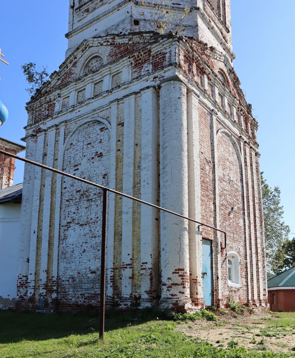 Церковь Покрова Пресвятой Богородицы, Клязьминский Городок (Ковровский район и г. Ковров, Владимирская область). архитектурные детали, Нижний ярус колокольни, вид с северо-запада