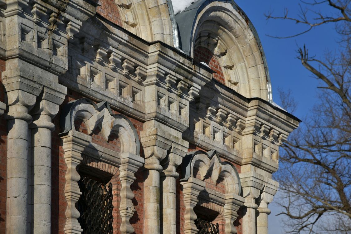 Муромцево. Церковь Александры Римской. архитектурные детали, Фрагмент южного фасада