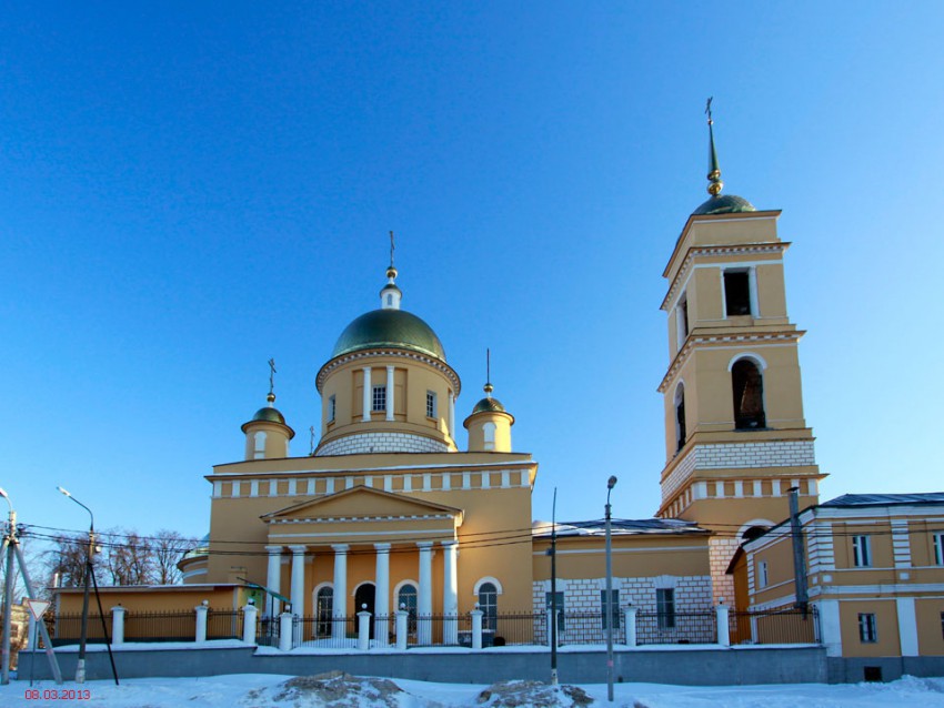 Кашира. Собор Успения Пресвятой Богородицы. общий вид в ландшафте