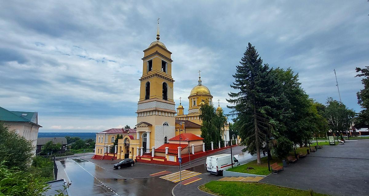 общий вид в ландшафте. Собор Успения Пресвятой Богородицы, Кашира (Каширский городской округ, Московская область)