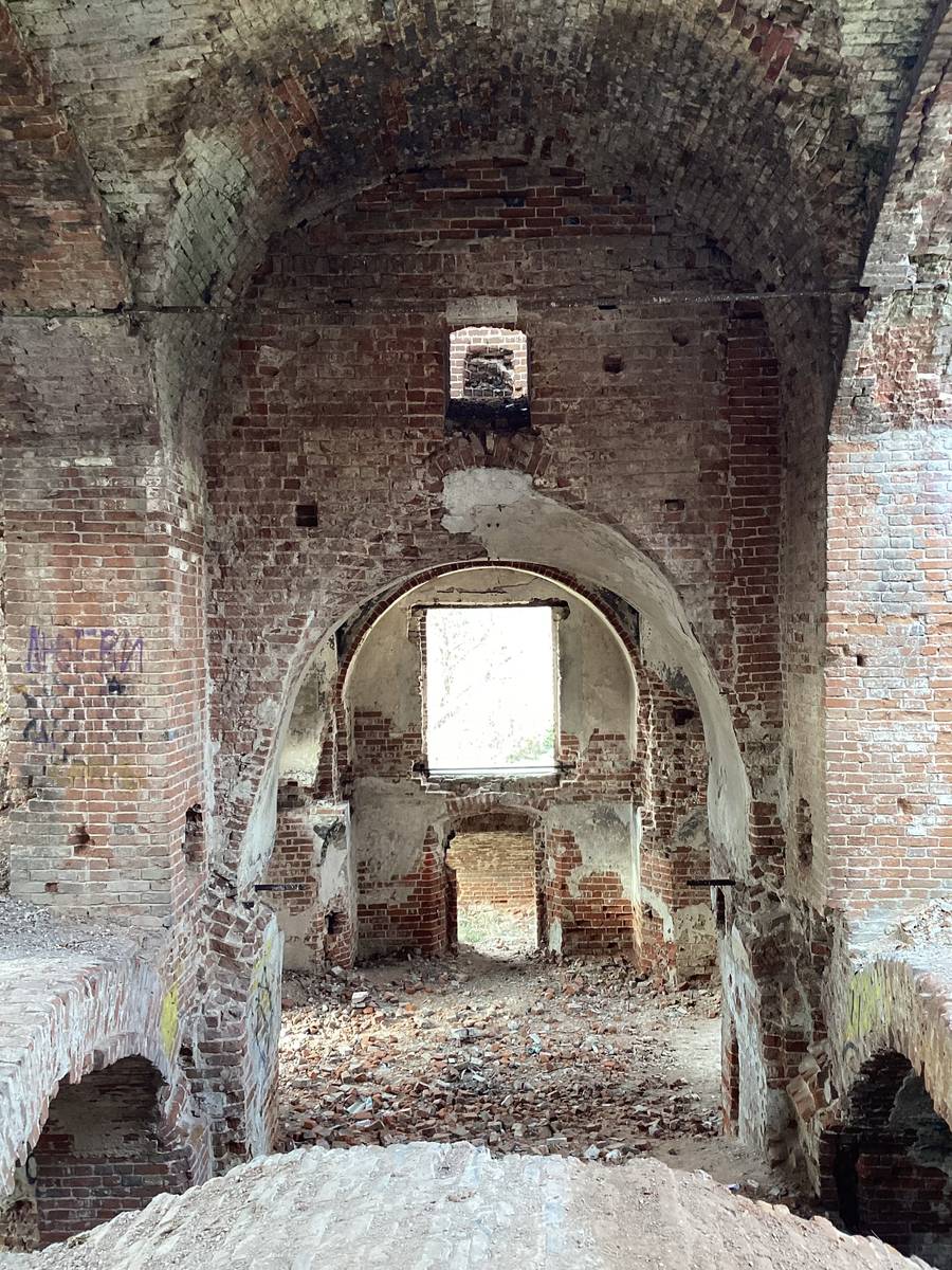 Вид из трапезной на первый ярус колокольни, интерьер и убранство. Собор Успения Пресвятой Богородицы, Перемышль (Перемышльский район, Калужская область)