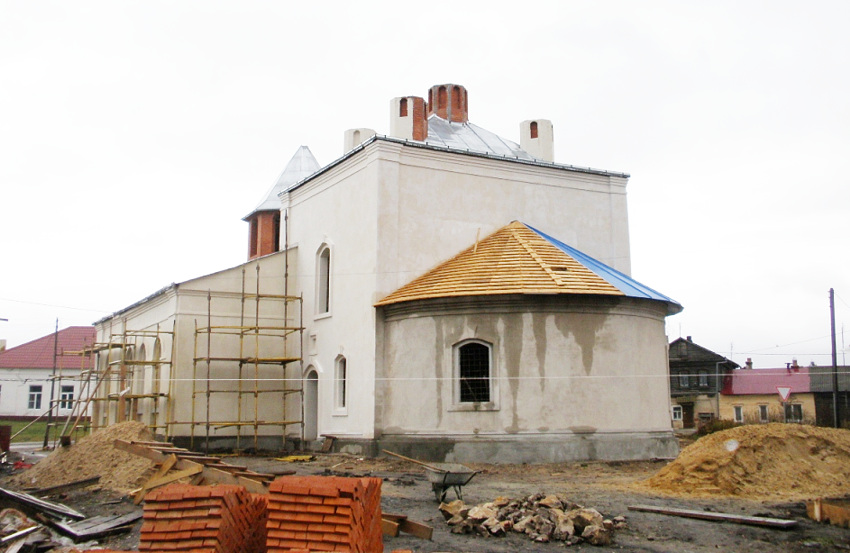 Церковь Рождества Пресвятой Богородицы, Перемышль (Перемышльский район, Калужская область). фасады, Вид с юго-востока