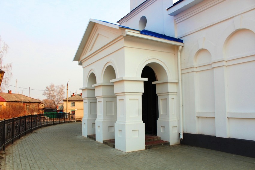 Церковь Рождества Пресвятой Богородицы, Перемышль (Перемышльский район, Калужская область). архитектурные детали, Крыльцо храма