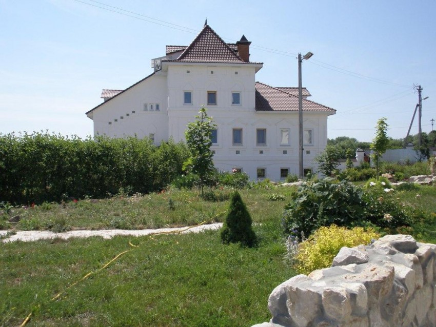 Спасо-Воротынский монастырь, Спас (Калуга, город, Калужская область). дополнительная информация, Вид с востока на сестринский корпус.
