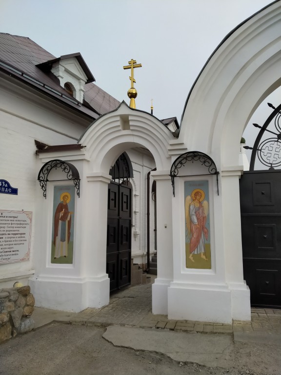 Спасо-Воротынский монастырь, Спас (Калуга, город, Калужская область). архитектурные детали, фрагмент монастырских ворот