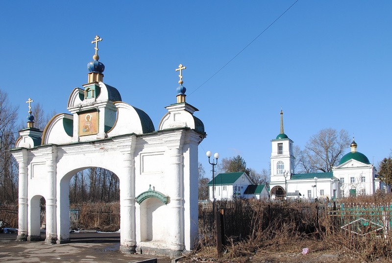 Тула. Церковь Димитрия Солунского на Чулковском кладбище. общий вид в ландшафте