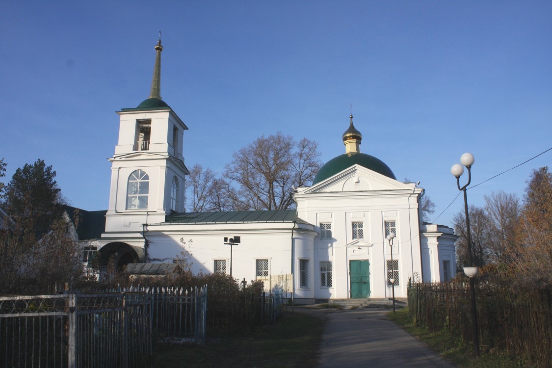 Тула. Церковь Димитрия Солунского на Чулковском кладбище. общий вид в ландшафте