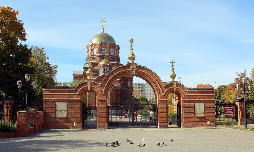 Тула. Церковь Сергия Радонежского. общий вид в ландшафте