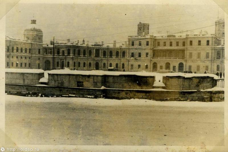 Домовая церковь Троицы Живоначальной при Гатчинском дворце, Гатчина (Гатчинский район, Ленинградская область). архивная фотография, Фото с сайта pastvu.ru Фото 1941-43 гг.