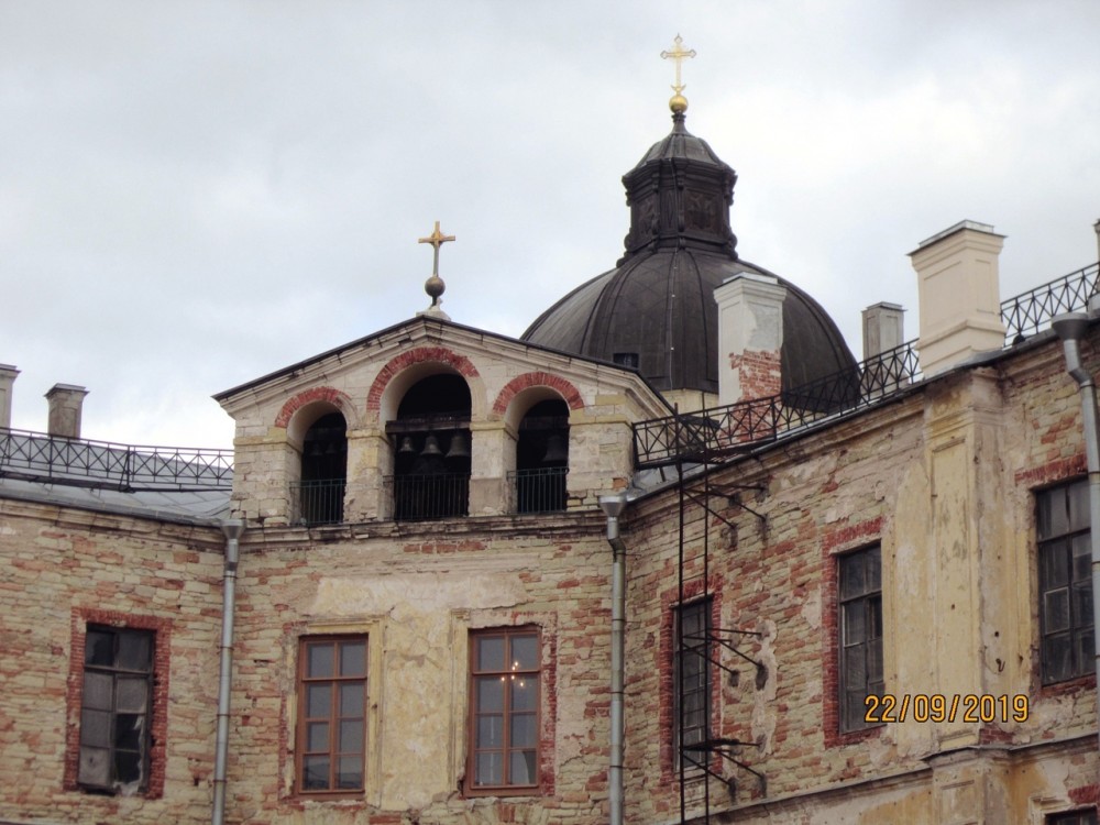 Домовая церковь Троицы Живоначальной при Гатчинском дворце, Гатчина (Гатчинский район, Ленинградская область). дополнительная информация, Звонница церкви Святой Троицы Живоначальной в Гатчинском дворце.