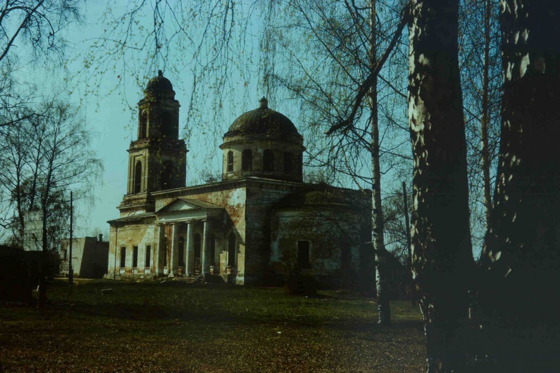 Юрьевское. Церковь Георгия Победоносца. фасады, 1994
