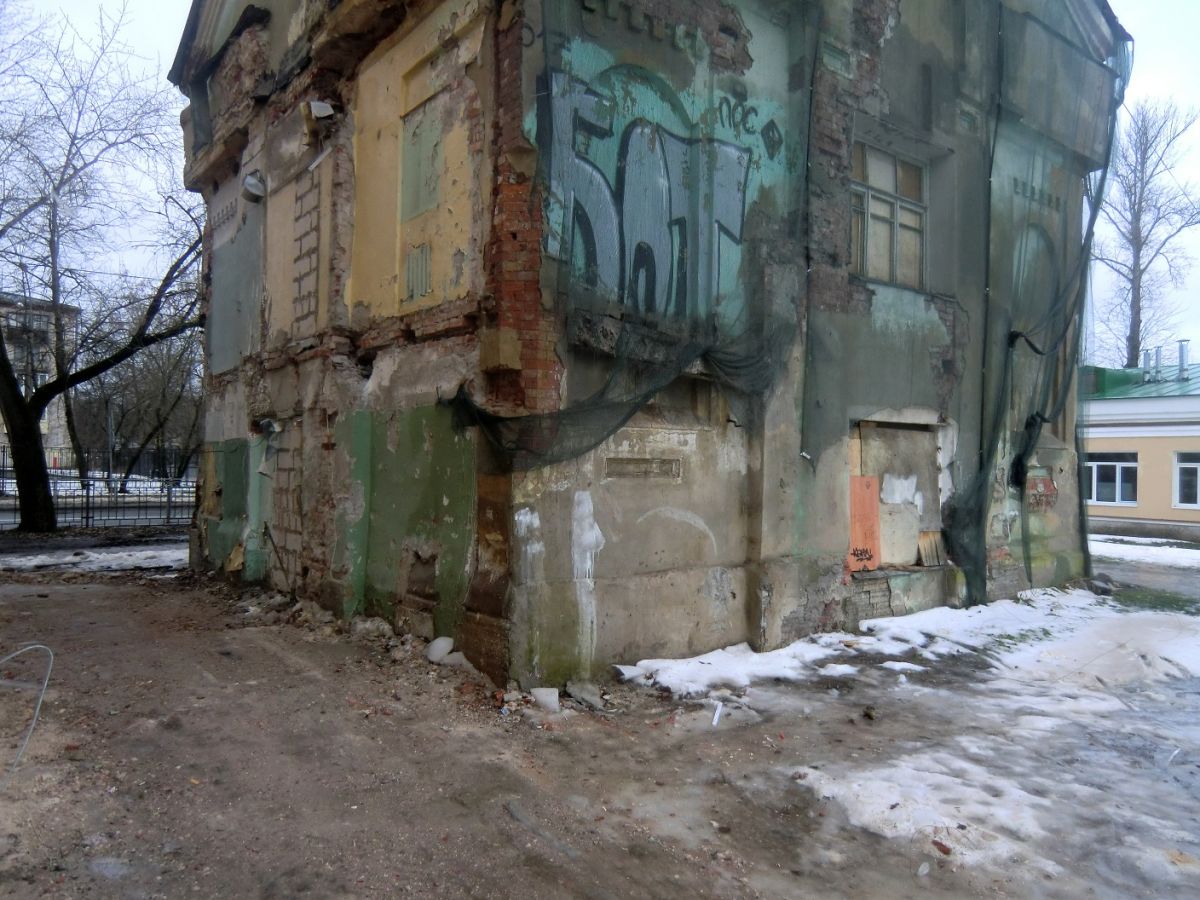 Часовня Александра Невского, Колпино (Санкт-Петербург, Колпинский район, г. Санкт-Петербург). фасады, Вид на часовню с юго-восточной стороны после разборки перемычки