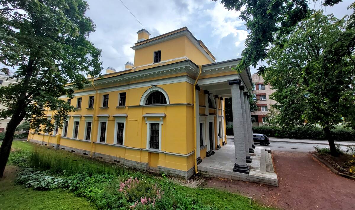 Церковь Воздвижения Креста Господня, Кронштадт (Санкт-Петербург, Кронштадтский район, г. Санкт-Петербург). общий вид в ландшафте