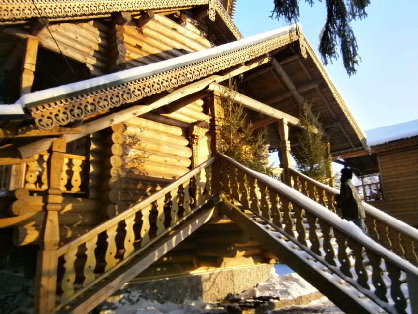 Церковь Иоасафа Белгородского в Парголове, Выборгский район (Санкт-Петербург, г. Санкт-Петербург). архитектурные детали, Фрагмент западного фасада (с входом)
