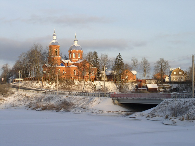 Церковь Рождества Пресвятой Богородицы, Рождествено (Гатчинский район, Ленинградская область). общий вид в ландшафте