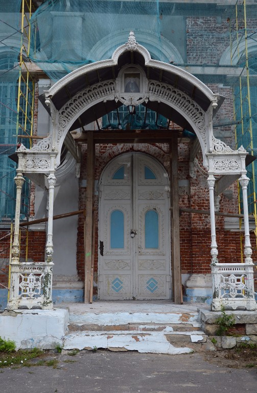 Церковь Троицы Живоначальной, Озёры (Озёрский городской округ, Московская область). архитектурные детали
