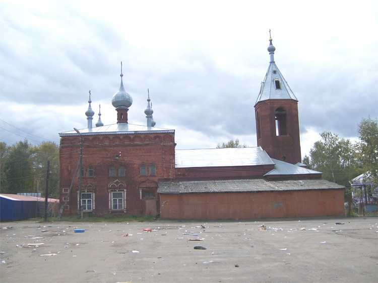 Фурманов. Церковь Покрова Пресвятой Богородицы. общий вид в ландшафте