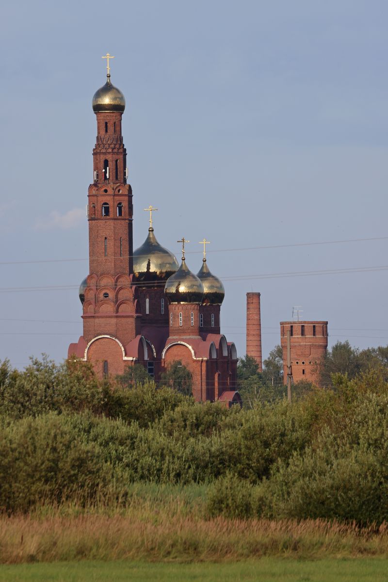 общий вид в ландшафте. Церковь Воскресения Христова в Тезине, Вичуга (Вичугский район, Ивановская область)