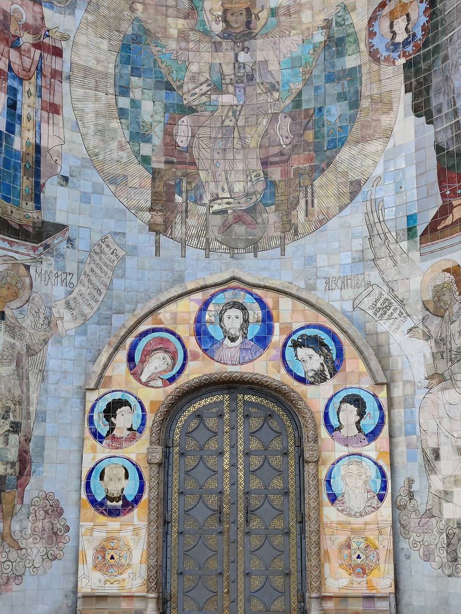 Южный вход в храм, архитектурные детали. Церковь Воскресения Христова в Тезине, Вичуга (Вичугский район, Ивановская область)