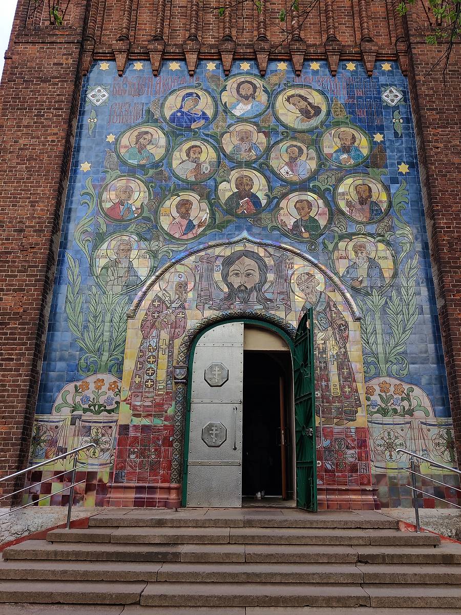 Изразцовое панно западной стены колокольни, архитектурные детали. Церковь Воскресения Христова в Тезине, Вичуга (Вичугский район, Ивановская область)