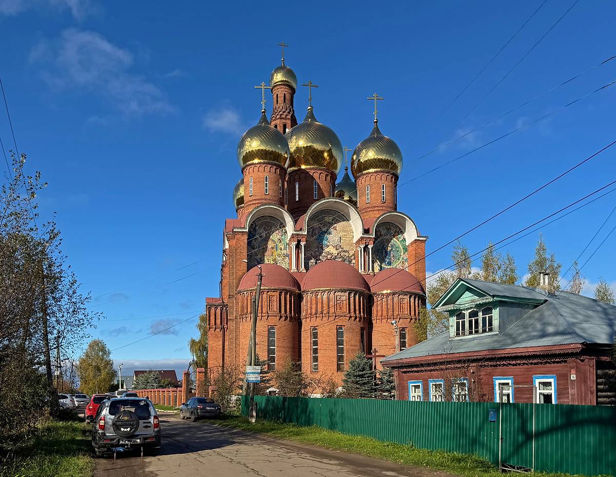 Вид с востока, фасады. Церковь Воскресения Христова в Тезине, Вичуга (Вичугский район, Ивановская область)