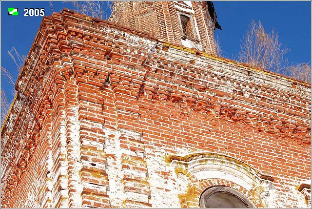 Семёновское-Советское. Церковь Космы и Дамиана. архитектурные детали, Карниз основного объема.