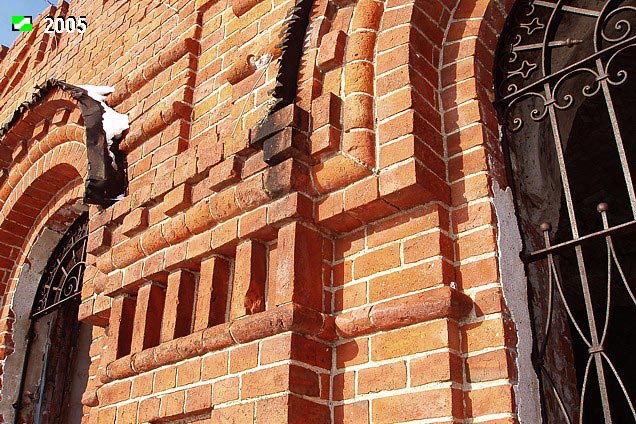 Церковь Николая Чудотворца, Вышеславское (Суздальский район, Владимирская область). архитектурные детали, Фрагмент кладки южного фасада церкви.