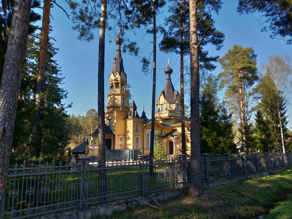 Церковь Петра и Павла, Вырица (Гатчинский район, Ленинградская область). фасады