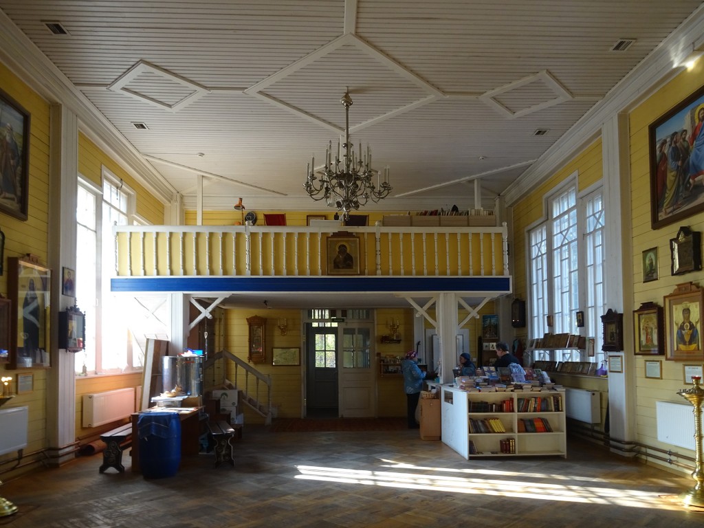 Церковь Петра и Павла, Вырица (Гатчинский район, Ленинградская область). интерьер и убранство, Западная часть, вход