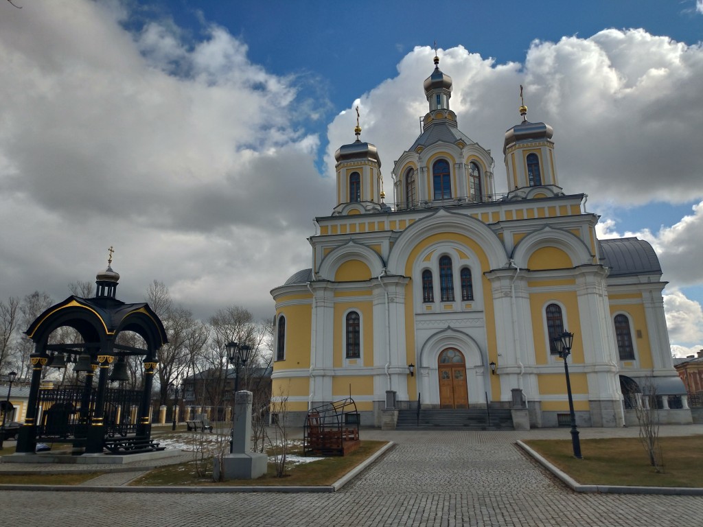 Невский район. Киновия Александро-Невской лавры. Собор Троицы Живоначальной. фасады