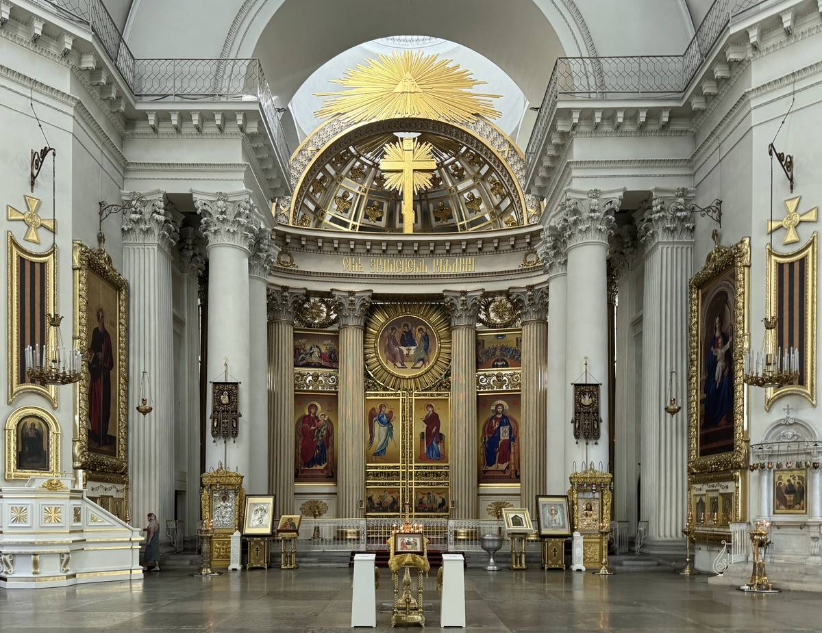 Главный придел, интерьер и убранство. Собор Троицы Живоначальной ("Измайловский"), Адмиралтейский район (Санкт-Петербург, г. Санкт-Петербург)