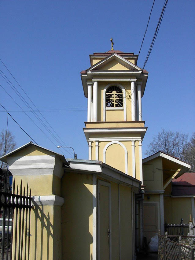 Церковь Николая Чудотворца на Большеохтинском кладбище, Красногвардейский район (Санкт-Петербург, г. Санкт-Петербург). дополнительная информация, Колокольня и хоз. постройки 1950-х гг.