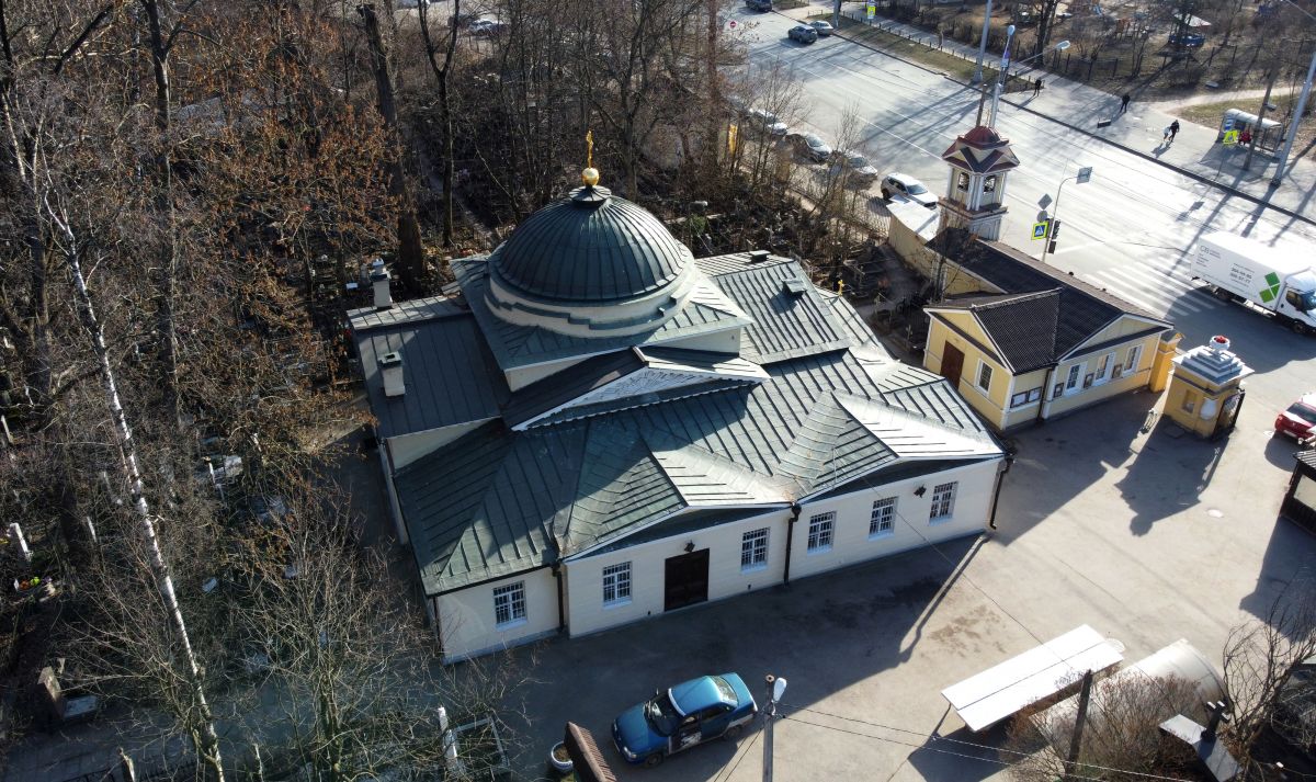 Церковь Николая Чудотворца на Большеохтинском кладбище, Красногвардейский район (Санкт-Петербург, г. Санкт-Петербург). общий вид в ландшафте