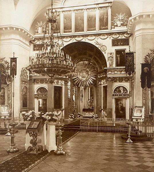 Собор Преображения Господня, Центральный район (Санкт-Петербург, г. Санкт-Петербург). архивная фотография, Вид на иконостас храма. Фото 1890-1900-х гг. С сайта: https://www.citywalls.ru/house105.html