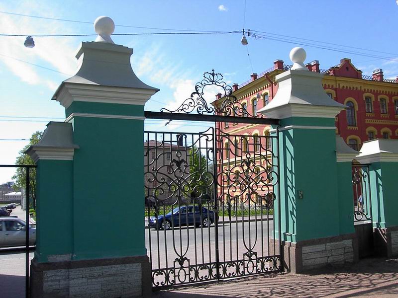 Собор Сампсона Странноприимца, Выборгский район (Санкт-Петербург, г. Санкт-Петербург). дополнительная информация, Ворота церковной ограды