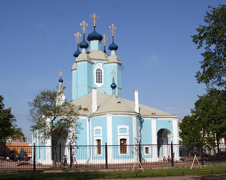 Собор Сампсона Странноприимца, Выборгский район (Санкт-Петербург, г. Санкт-Петербург). общий вид в ландшафте, В 2009 г. фасады выкрасили в голубой цвет