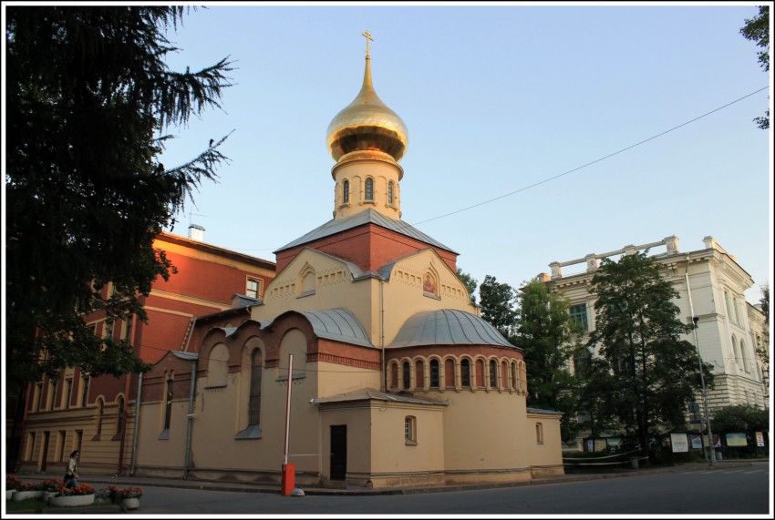 Церковь Покрова Пресвятой Богородицы при Политехническом университете, Калининский район (Санкт-Петербург, г. Санкт-Петербург). общий вид в ландшафте
