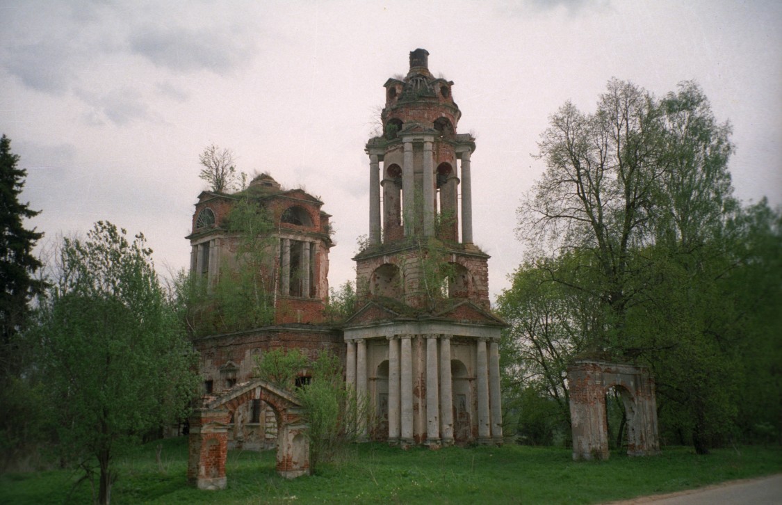 Комлево. Церковь иконы Божией Матери 