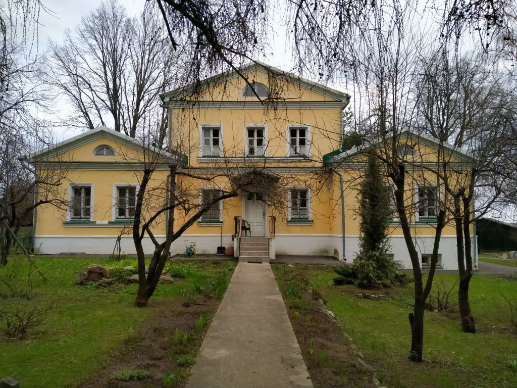 Церковь Рождества Пресвятой Богородицы, Льялово (Солнечногорский городской округ, Московская область). дополнительная информация, дом причта