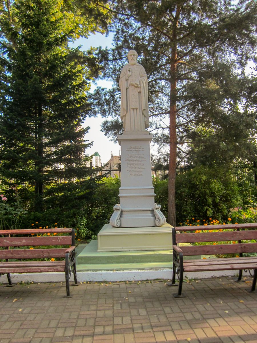 Церковь Смоленской иконы Божией Матери, Ивантеевка (Пушкинский район и гг. Ивантеевка, Королёв, Московская область). дополнительная информация, Скульптура прп. Сергия Радонежского