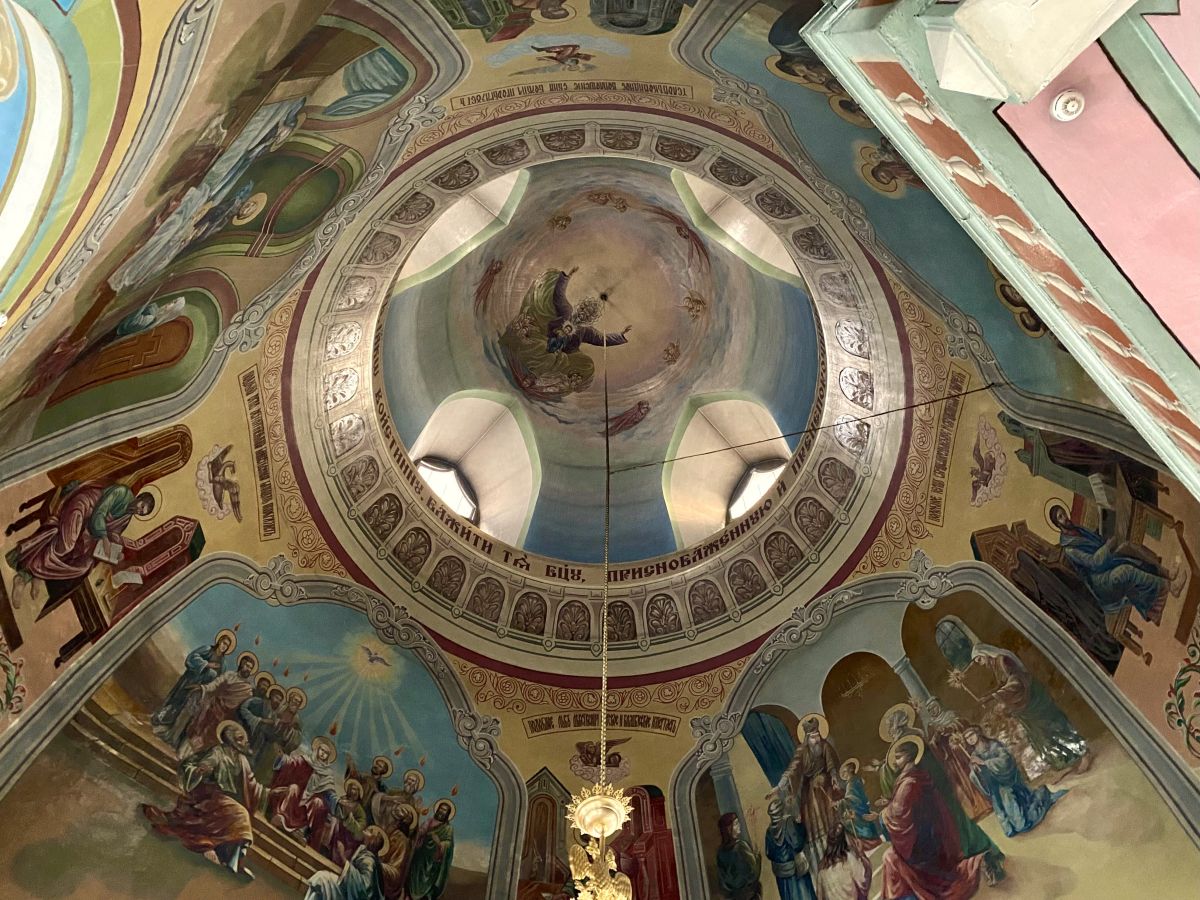 Церковь Смоленской иконы Божией Матери, Ивантеевка (Пушкинский район и гг. Ивантеевка, Королёв, Московская область). интерьер и убранство, Подкупольное пространство