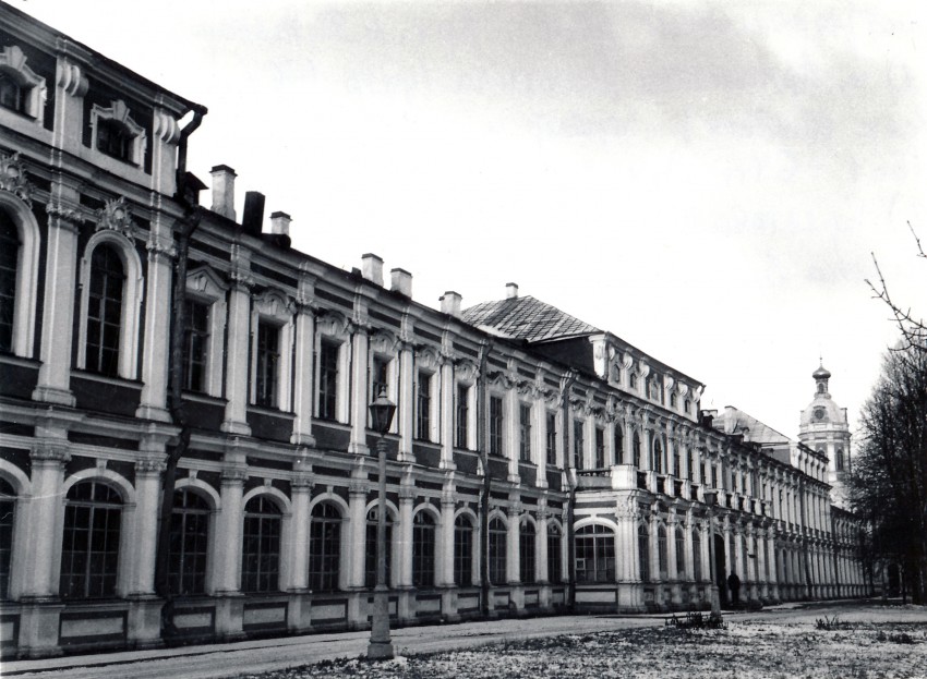 Троицкая Александро-Невская лавра, Центральный район (Санкт-Петербург, г. Санкт-Петербург). дополнительная информация, Митрополичий Дом с церковью Михаила Архангела и церковью Успения