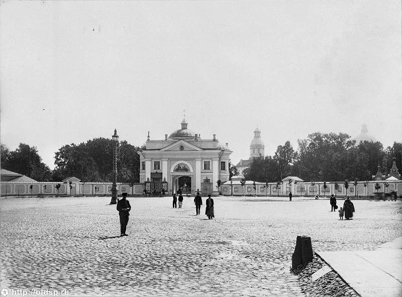 Троицкая Александро-Невская лавра, Центральный район (Санкт-Петербург, г. Санкт-Петербург). архивная фотография, Фото с сайта pastvu.ru Фото 1906 г.