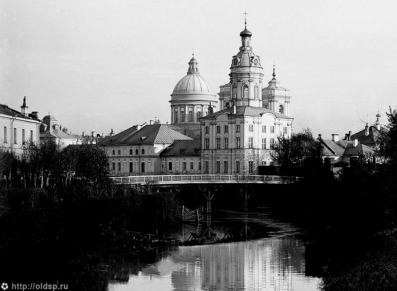 Троицкая Александро-Невская лавра, Центральный район (Санкт-Петербург, г. Санкт-Петербург). архивная фотография, Фото с сайта pastvu.ru Фото 1910 г.