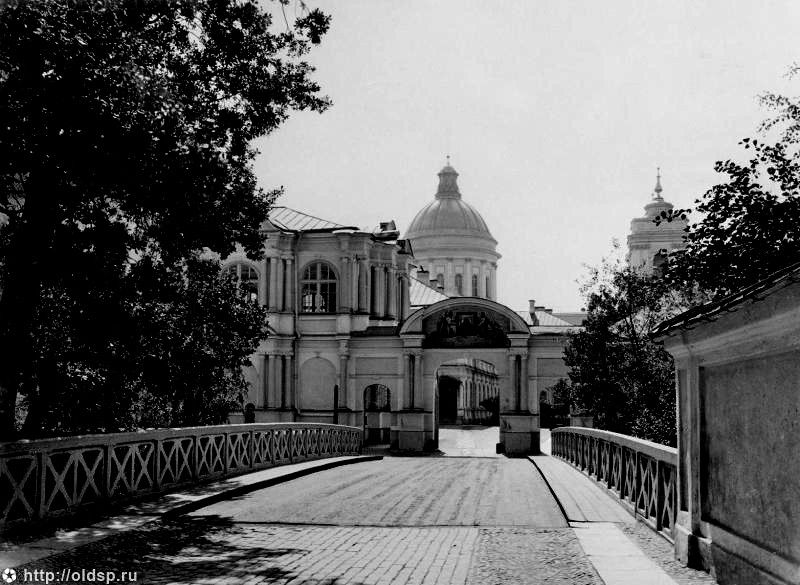 Троицкая Александро-Невская лавра, Центральный район (Санкт-Петербург, г. Санкт-Петербург). архивная фотография, Фото с сайта pastvu.ru Фото 1906 г.